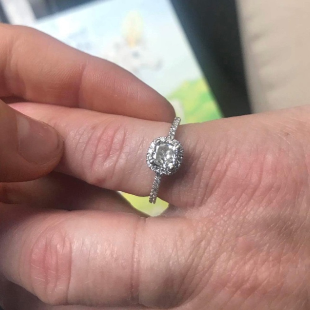 Engagement ring - Picture 2 of 3